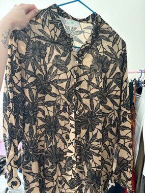 Manuel Canovas Vintage Button-Front Floral Print Shirt in Beige and Black